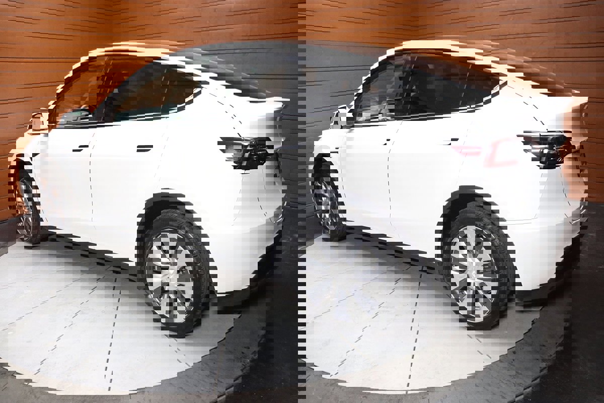 Used 2023 Tesla Model Y Long Range image 9