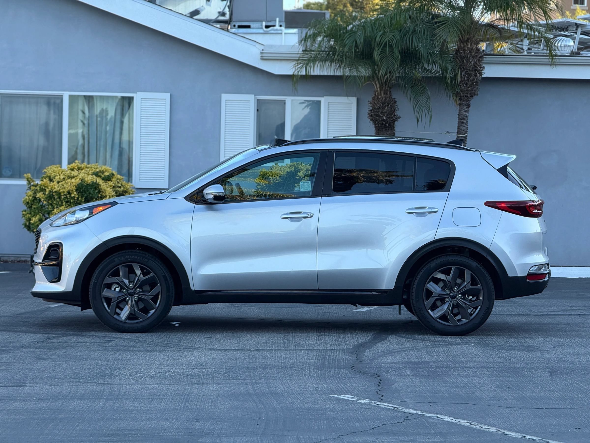 Used 2022 Kia Sportage Nightfall Edition FWD image 3