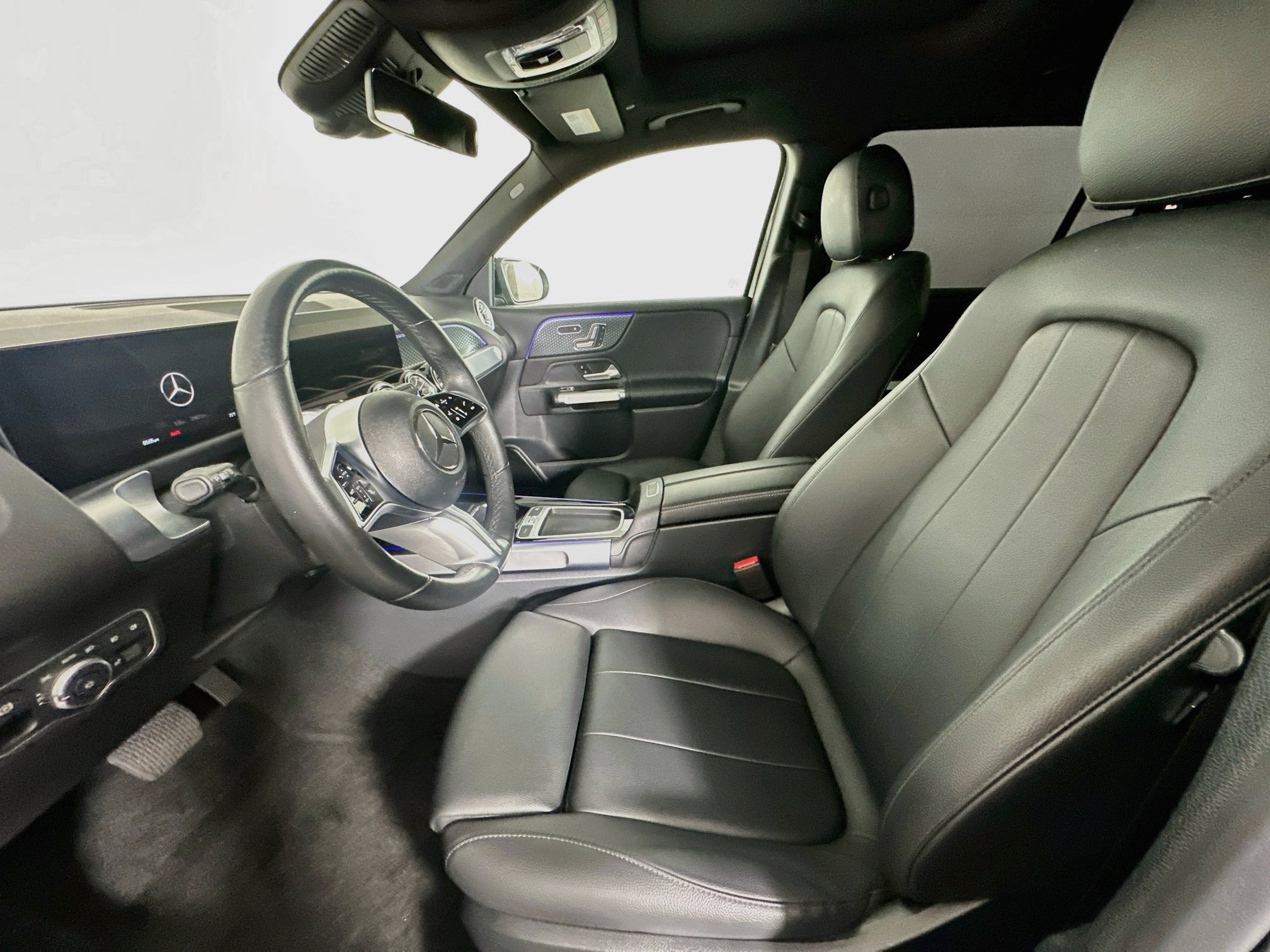 Used 2024 Mercedes-Benz GLB 250 w/ Exclusive Package image 13