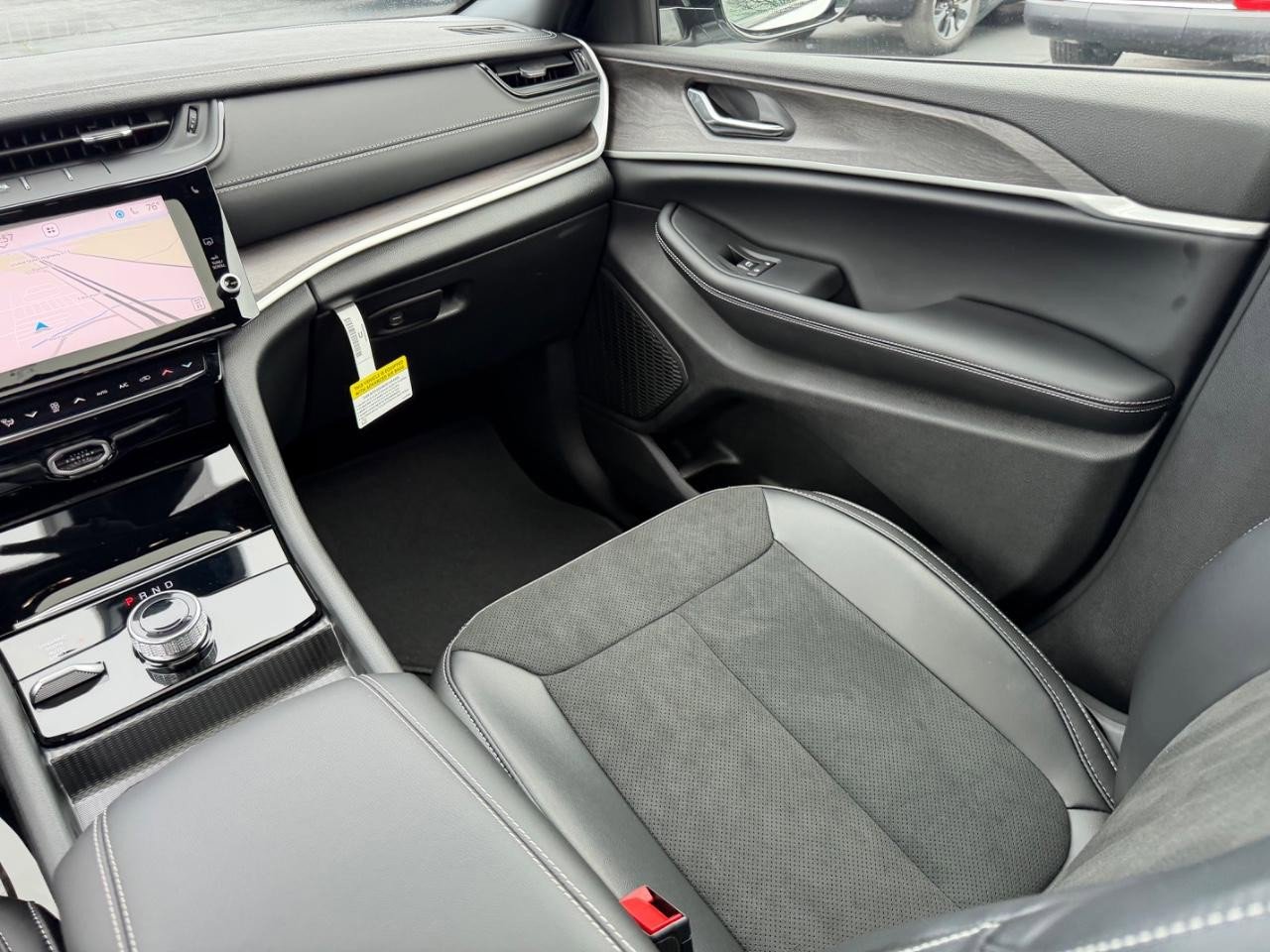 New 2026 Jeep Grand Cherokee Altitude image 19