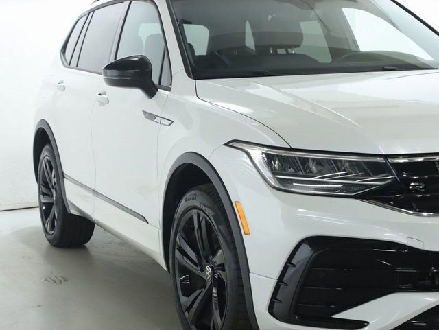Used 2024 Volkswagen Tiguan SE R-Line AWD/4WD image 8