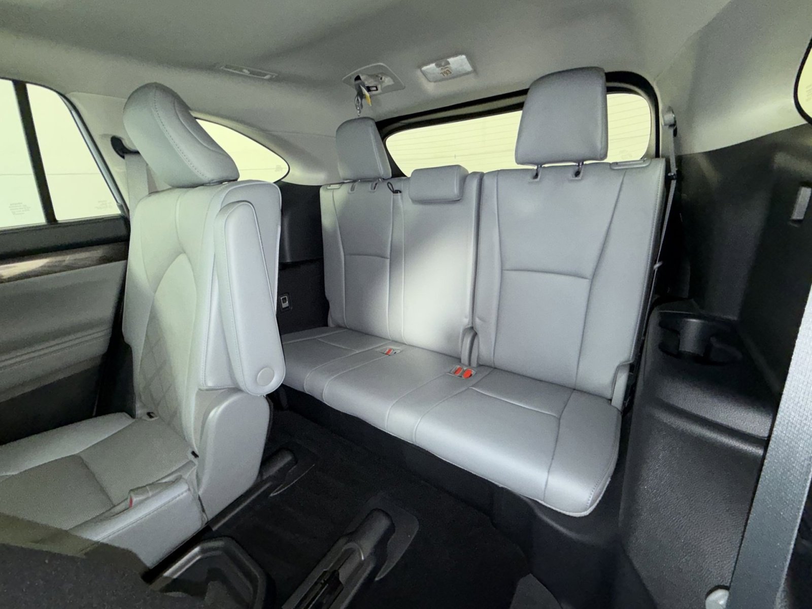 Used 2021 Toyota Highlander Platinum image 26