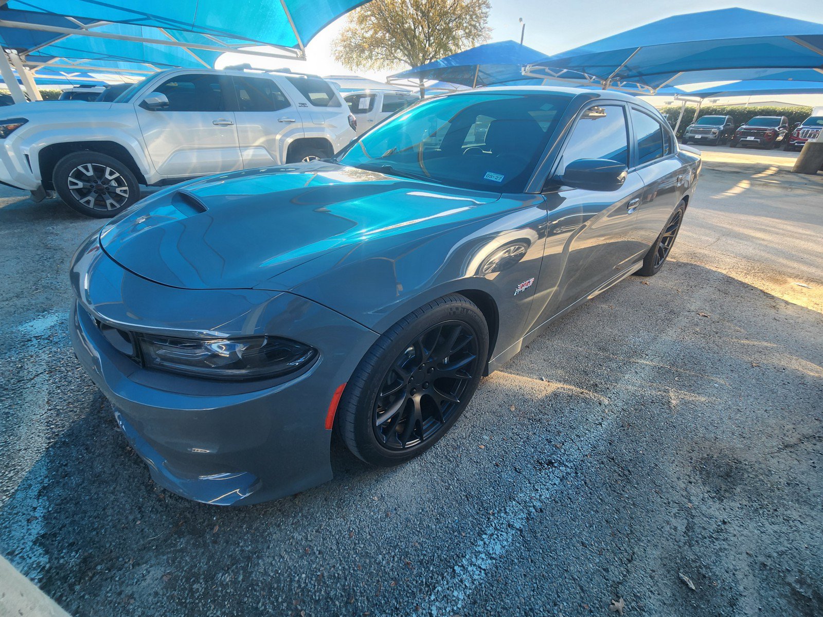 Used 2019 Dodge Charger Scat Pack RWD image 2