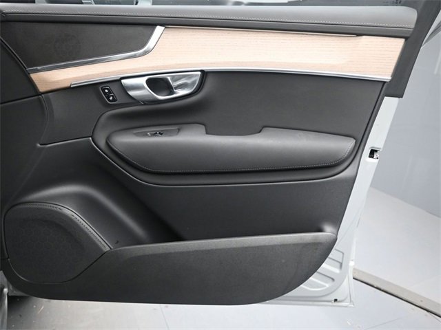 Used 2025 Volvo XC90 B5 Core w/ Protection Package image 32