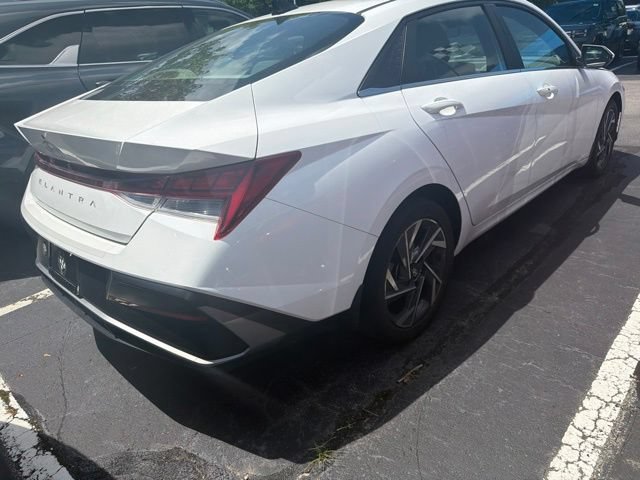Used 2024 Hyundai Elantra SEL w/ Convenience Package FWD image 9