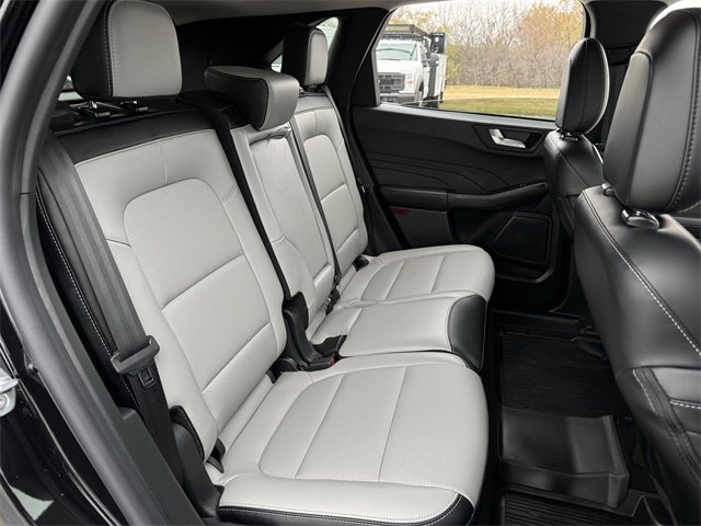Certified 2025 Ford Escape Platinum image 31