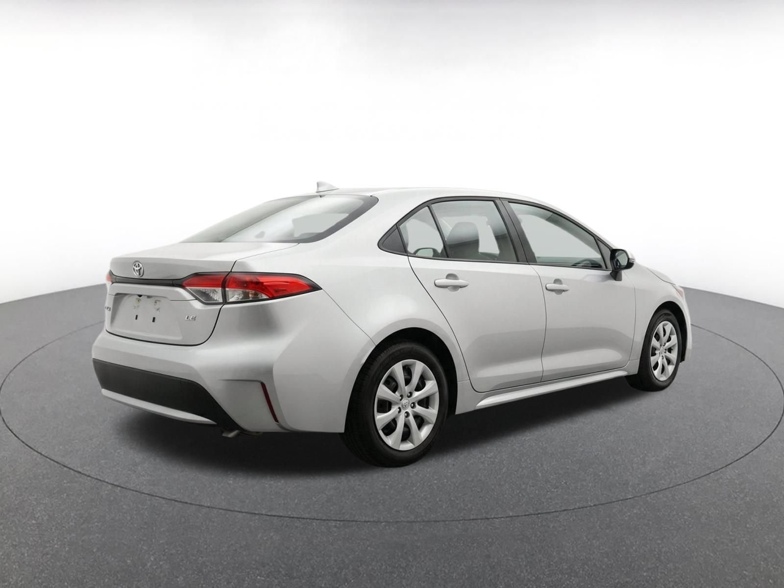 Used 2025 Toyota Corolla LE FWD image 9