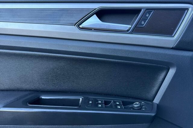 Used 2018 Volkswagen Atlas SE image 11