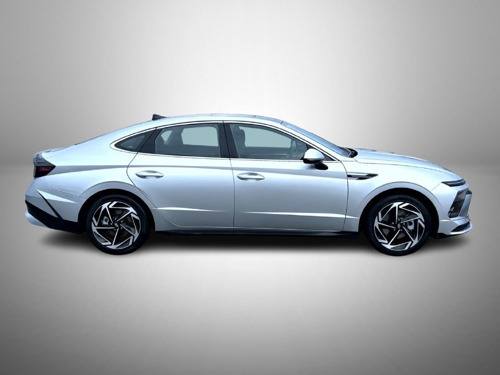 Used 2025 Hyundai Sonata SEL FWD image 4