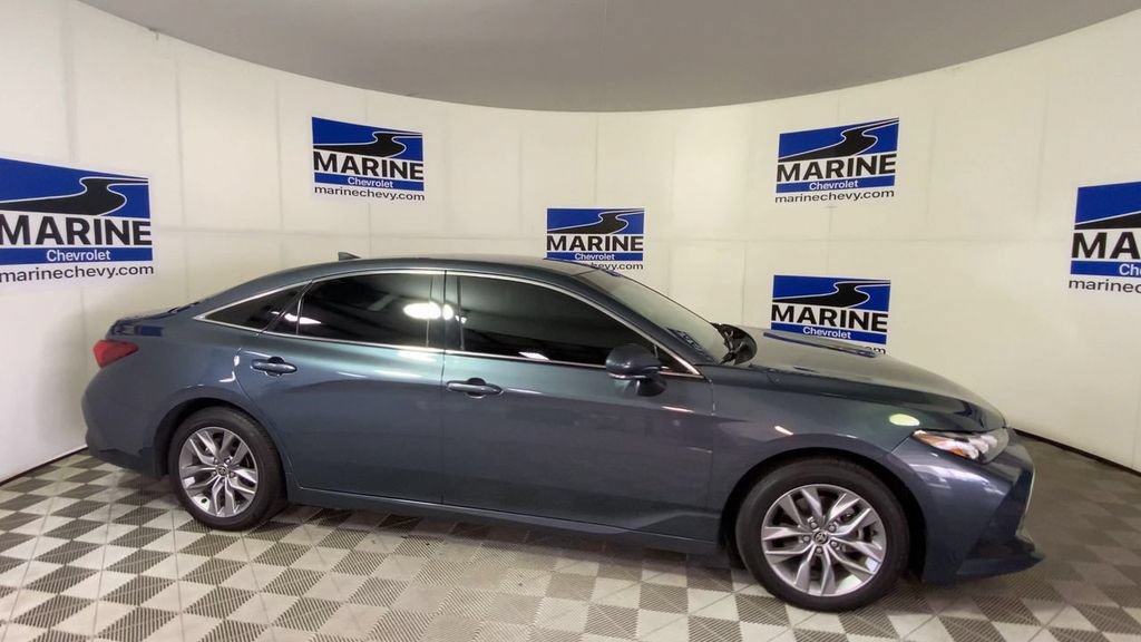 Used 2022 Toyota Avalon XLE FWD image 3