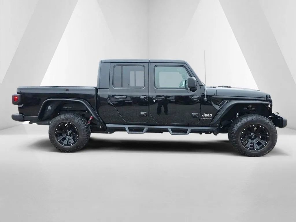 Used 2023 Jeep Gladiator Overland image 4