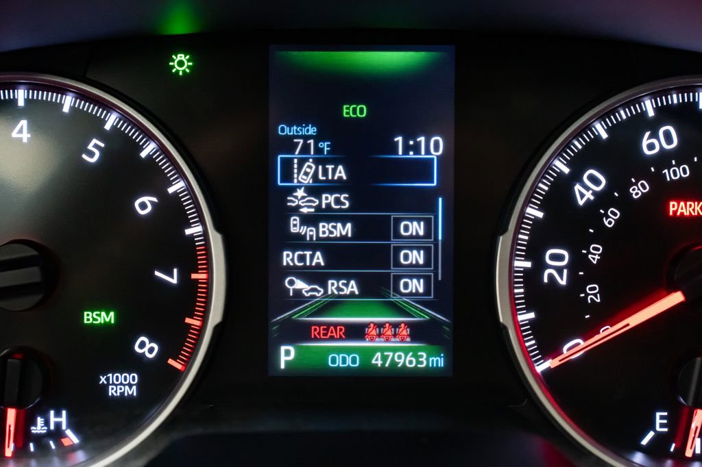 Used 2022 Toyota RAV4 XLE Premium AWD/4WD image 18