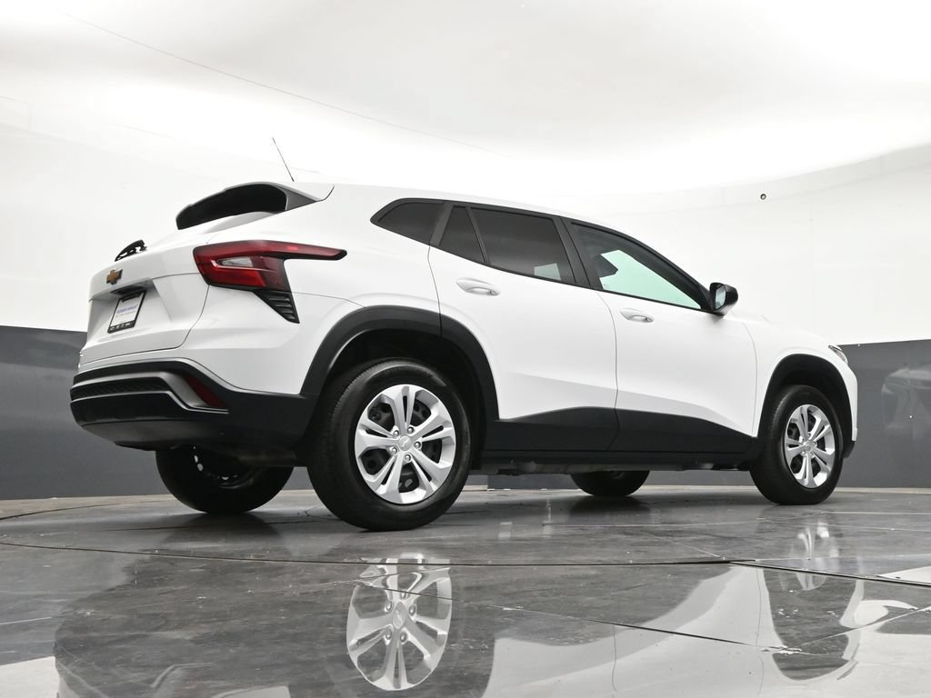 Used 2024 Chevrolet Trax LS FWD image 28
