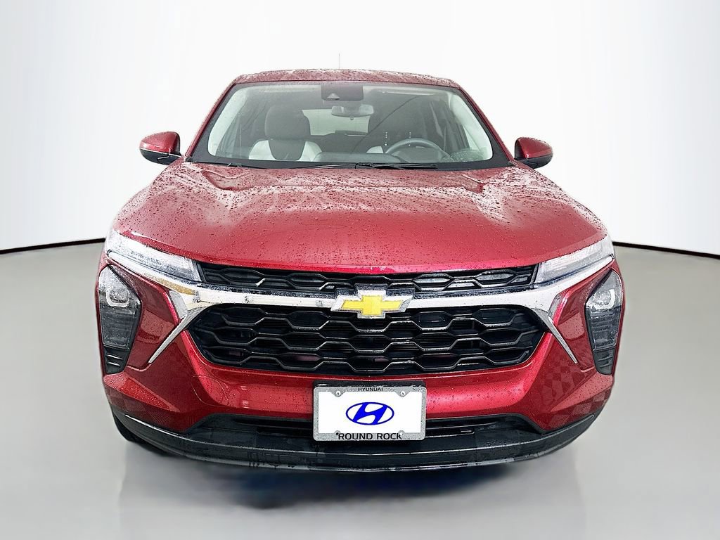 Used 2025 Chevrolet Trax LS w/ LS Convenience Package image 2