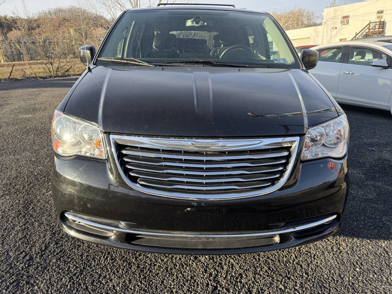 Used 2016 Chrysler Town & Country Touring image 2