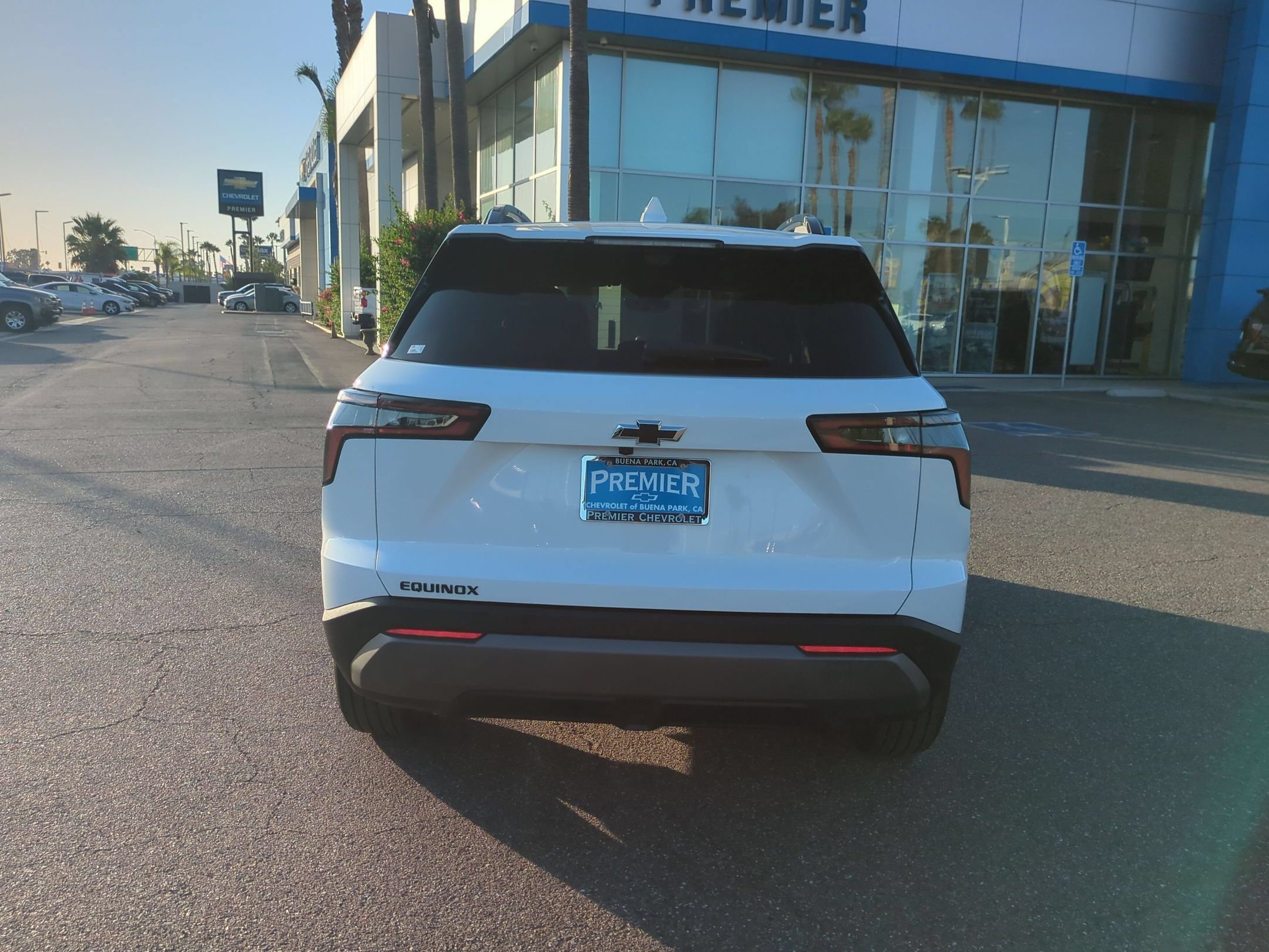 New 2027 Chevrolet Equinox LT w/ Convenience Package II FWD image 4