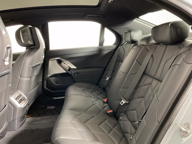 Used 2025 BMW 750e xDrive AWD/4WD image 37