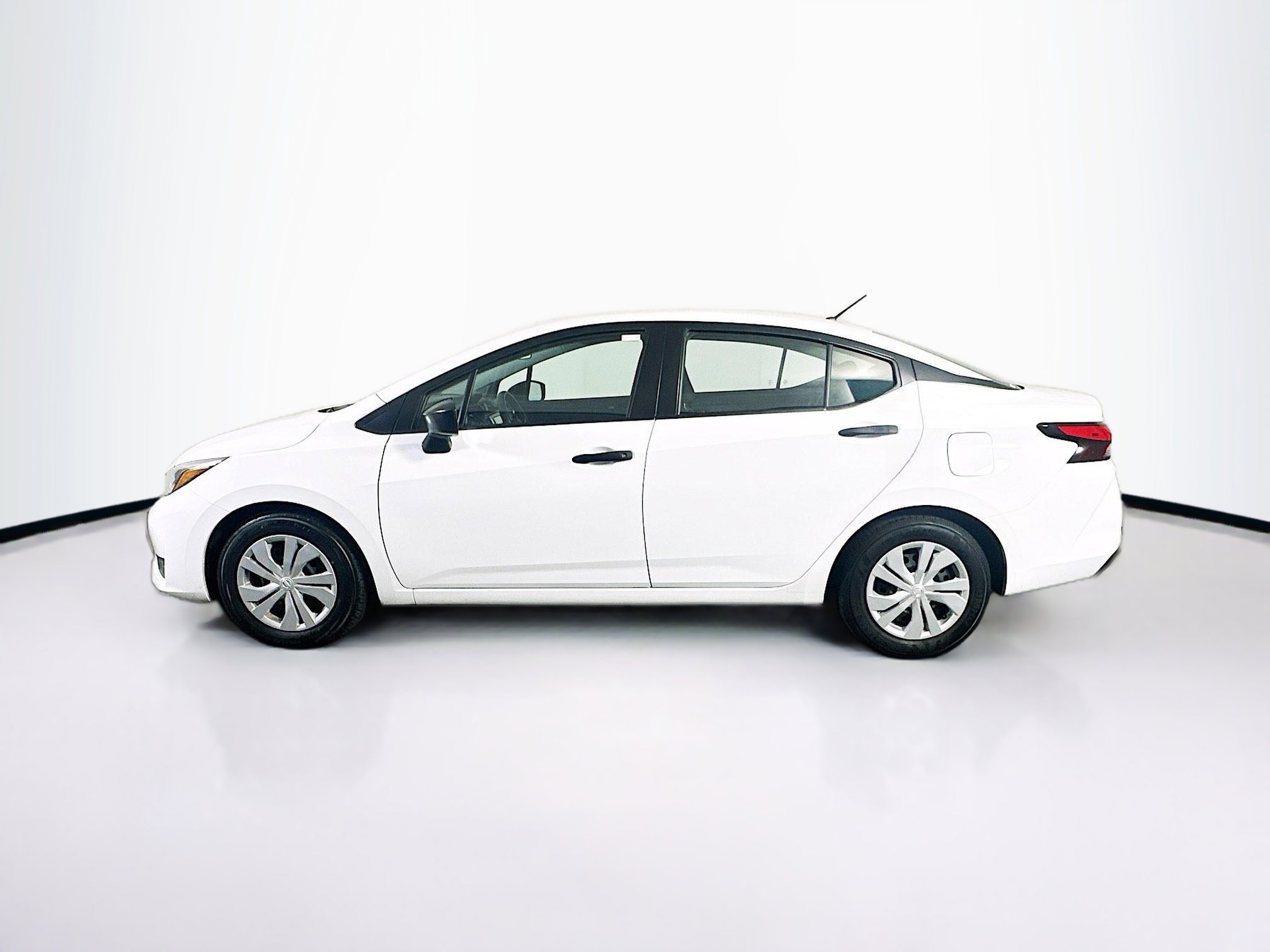 Used 2025 Nissan Versa S image 4