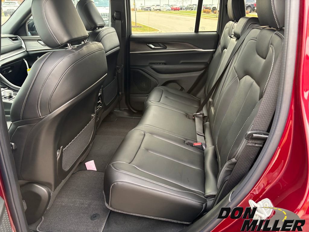 New 2025 Jeep Grand Cherokee Limited w/ Black Appearance Package image 25