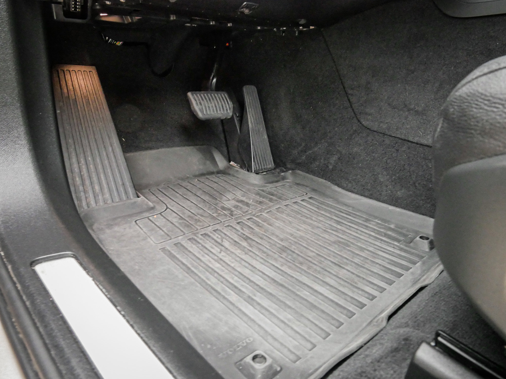 Used 2024 Volvo XC60 B5 Core image 17