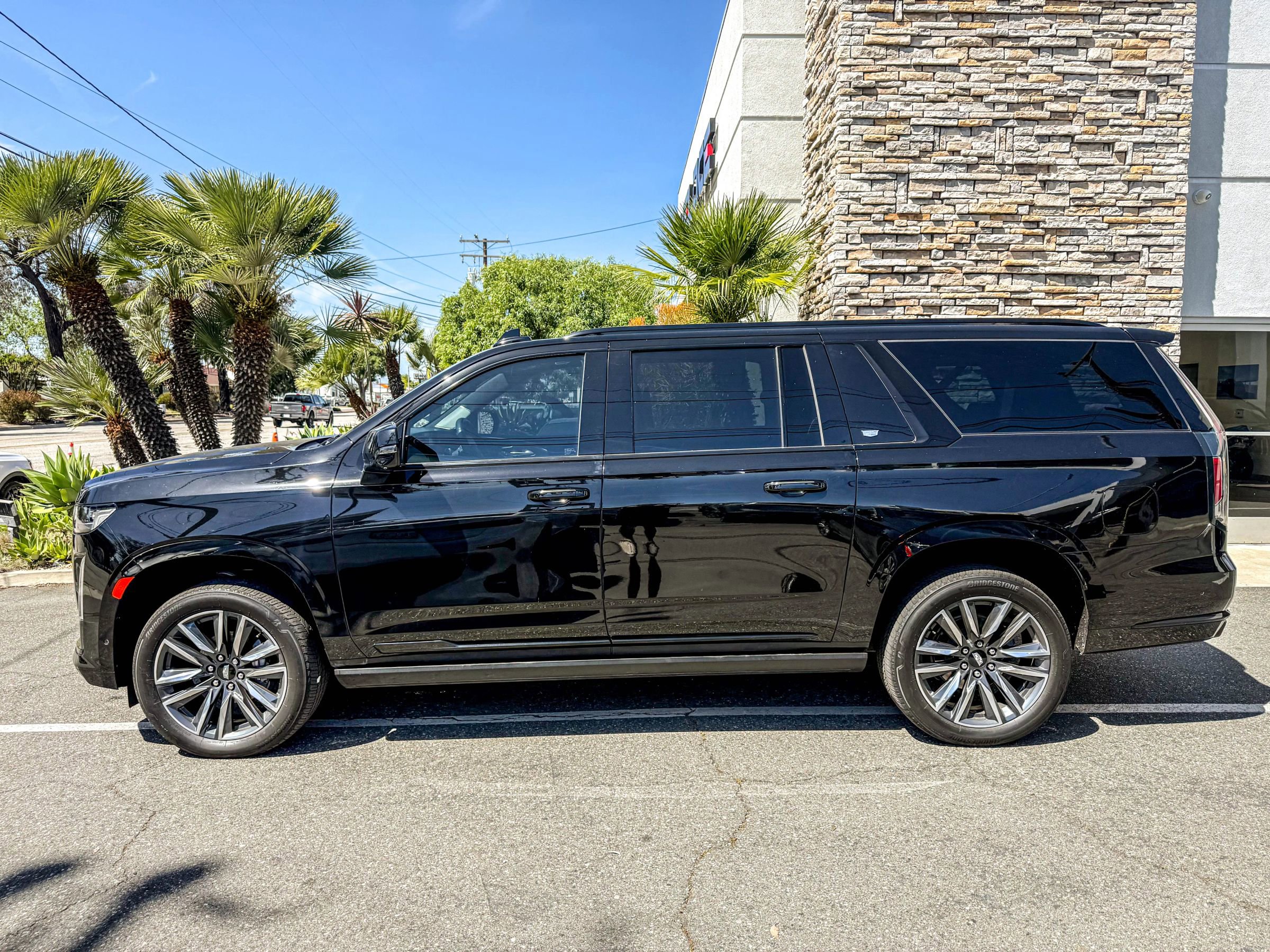 Used 2022 Cadillac Escalade ESV Sport Platinum w/ Heavy-Duty Trailer Package AWD/4WD image 14