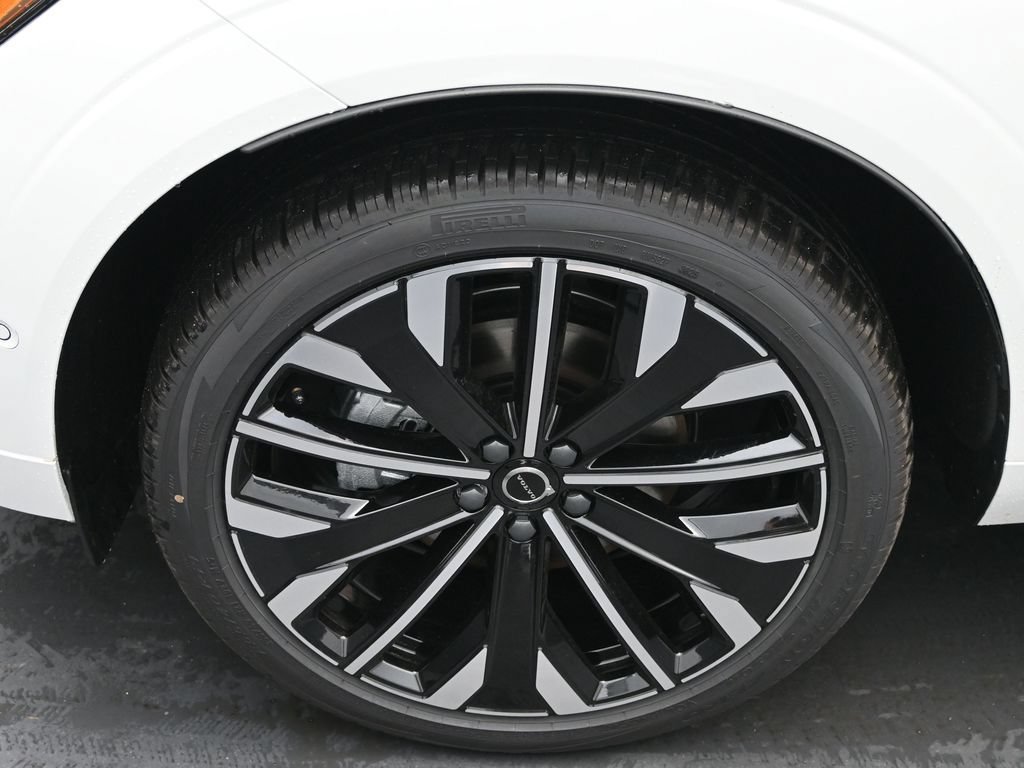 New 2026 Volvo XC60 B5 Ultra w/ Protection Package Premier AWD/4WD image 4