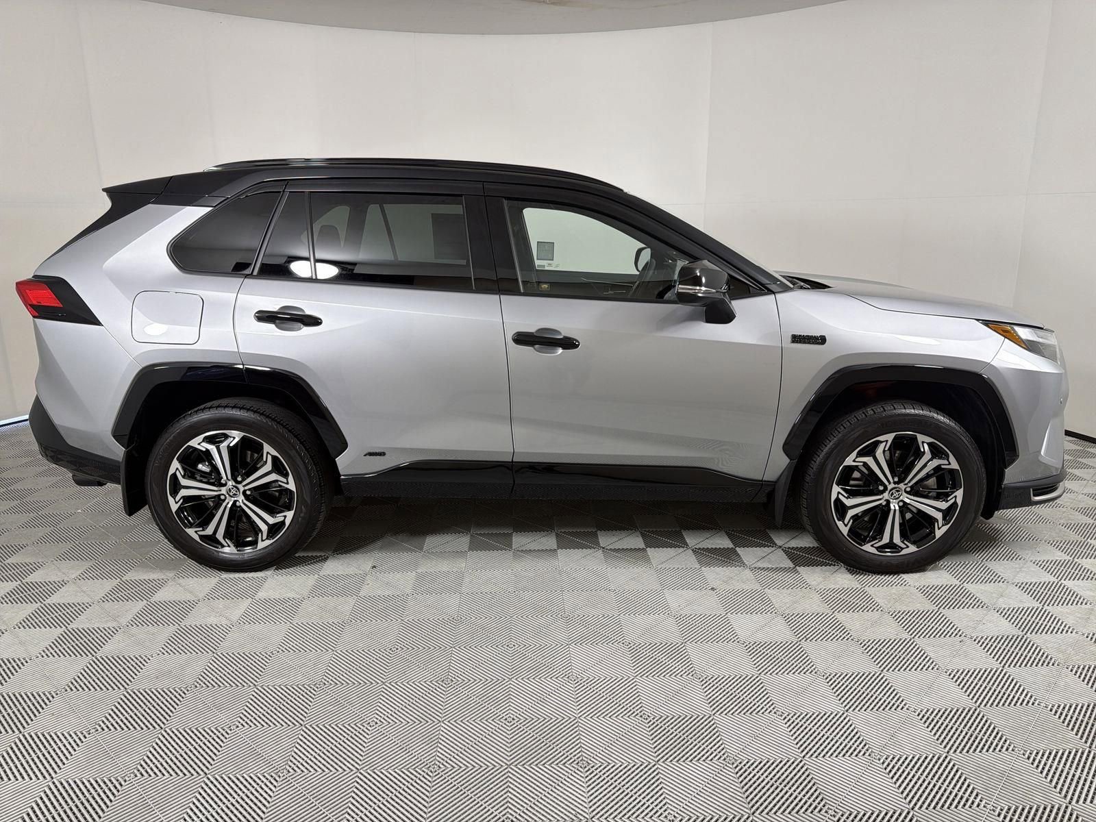 Used 2022 Toyota RAV4 XSE w/ Premium Package image 6