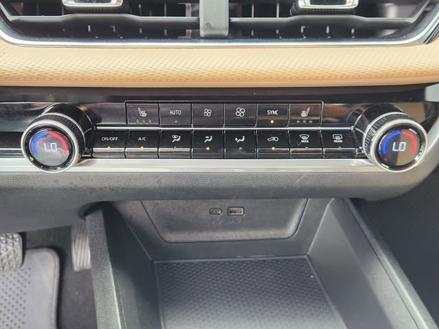 Used 2025 Chevrolet Equinox ACTIV w/ Safety and Technology Package AWD/4WD image 18