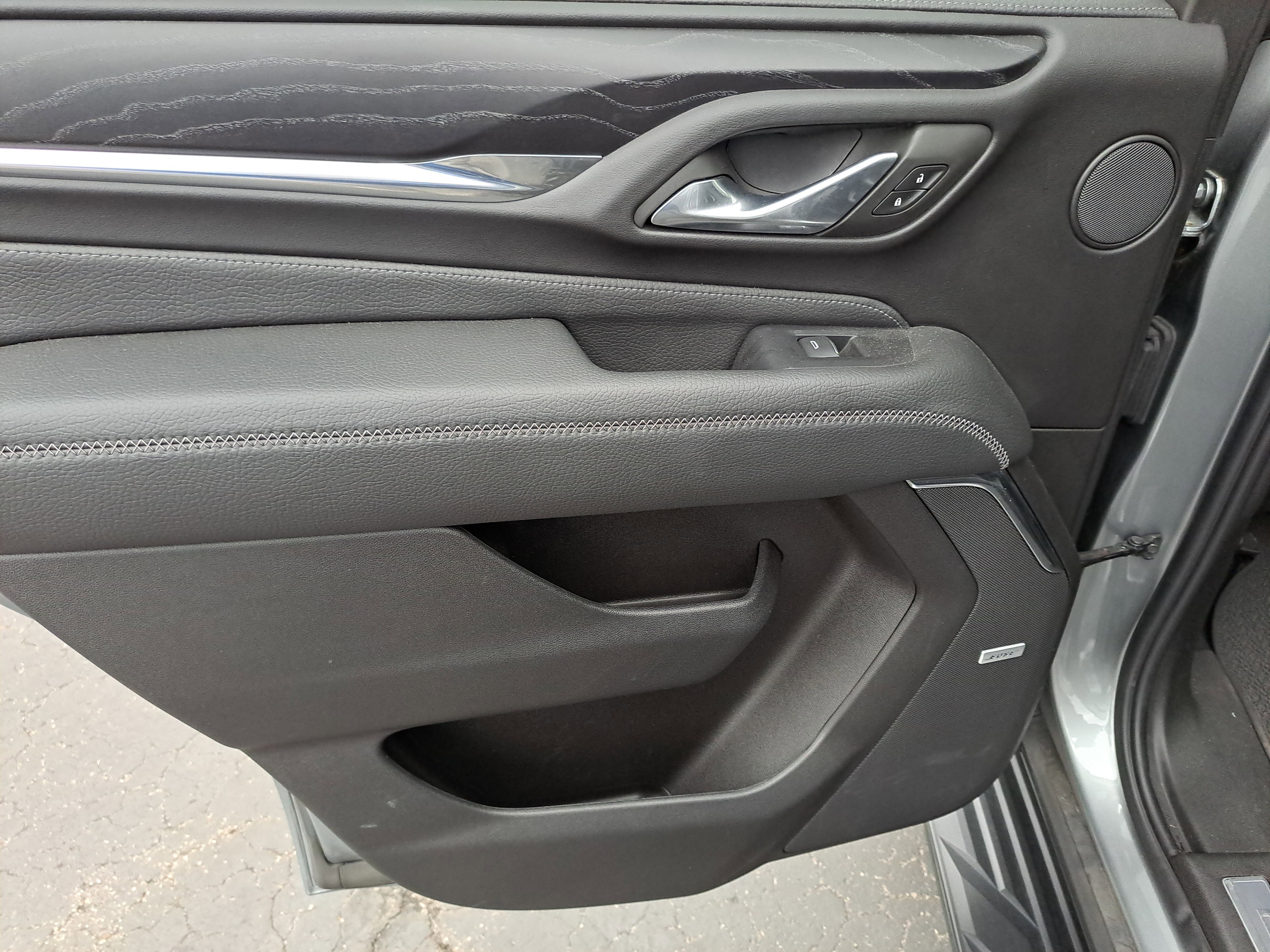 Used 2024 GMC Yukon Denali w/ Advanced Technology Package image 12