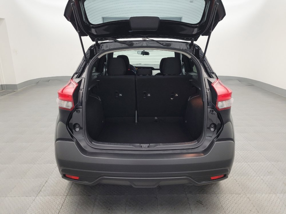 Used 2018 Nissan Kicks SV FWD image 29