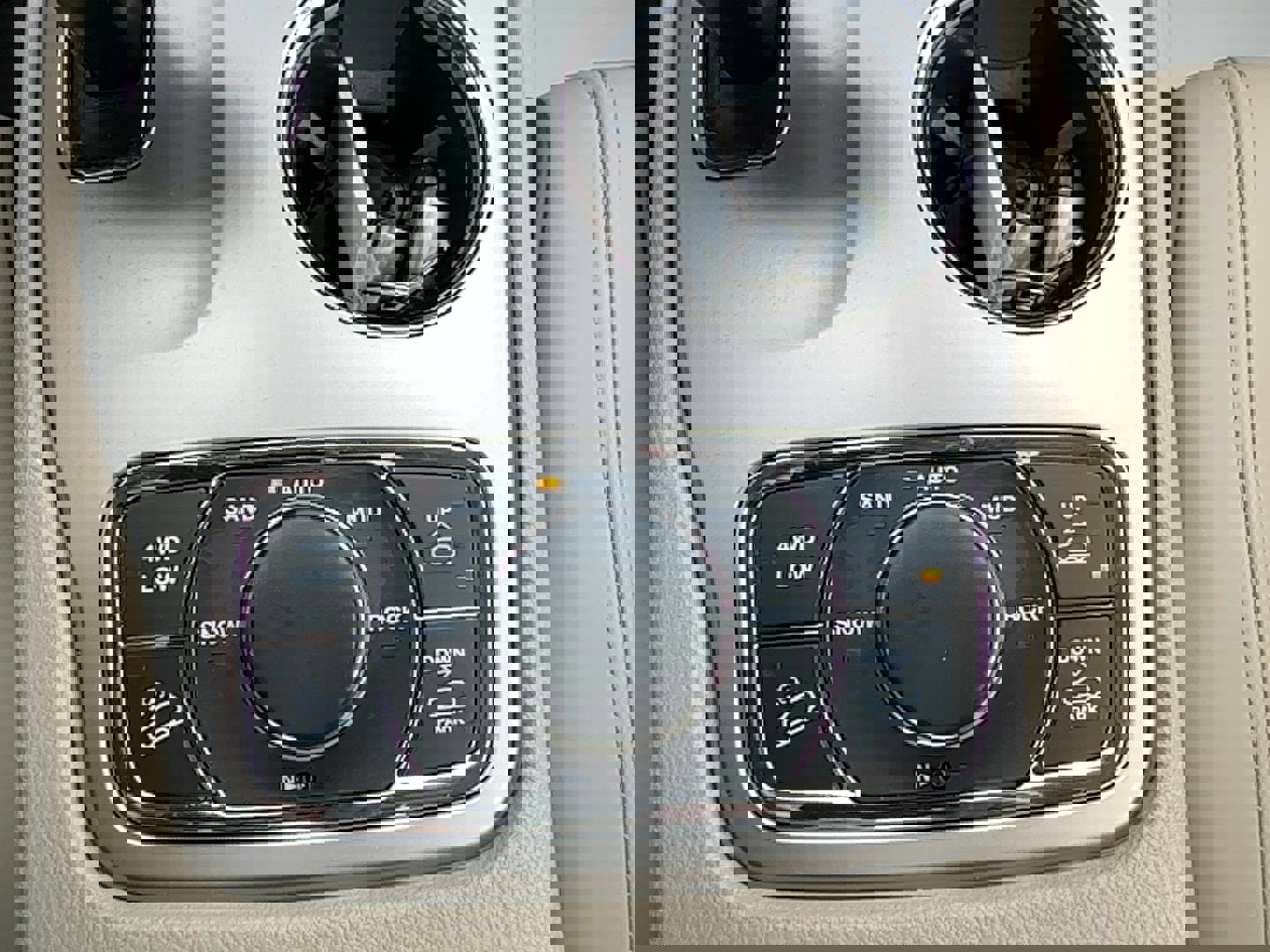 Used 2015 Jeep Grand Cherokee Overland w/ Advanced Technology Group image 13