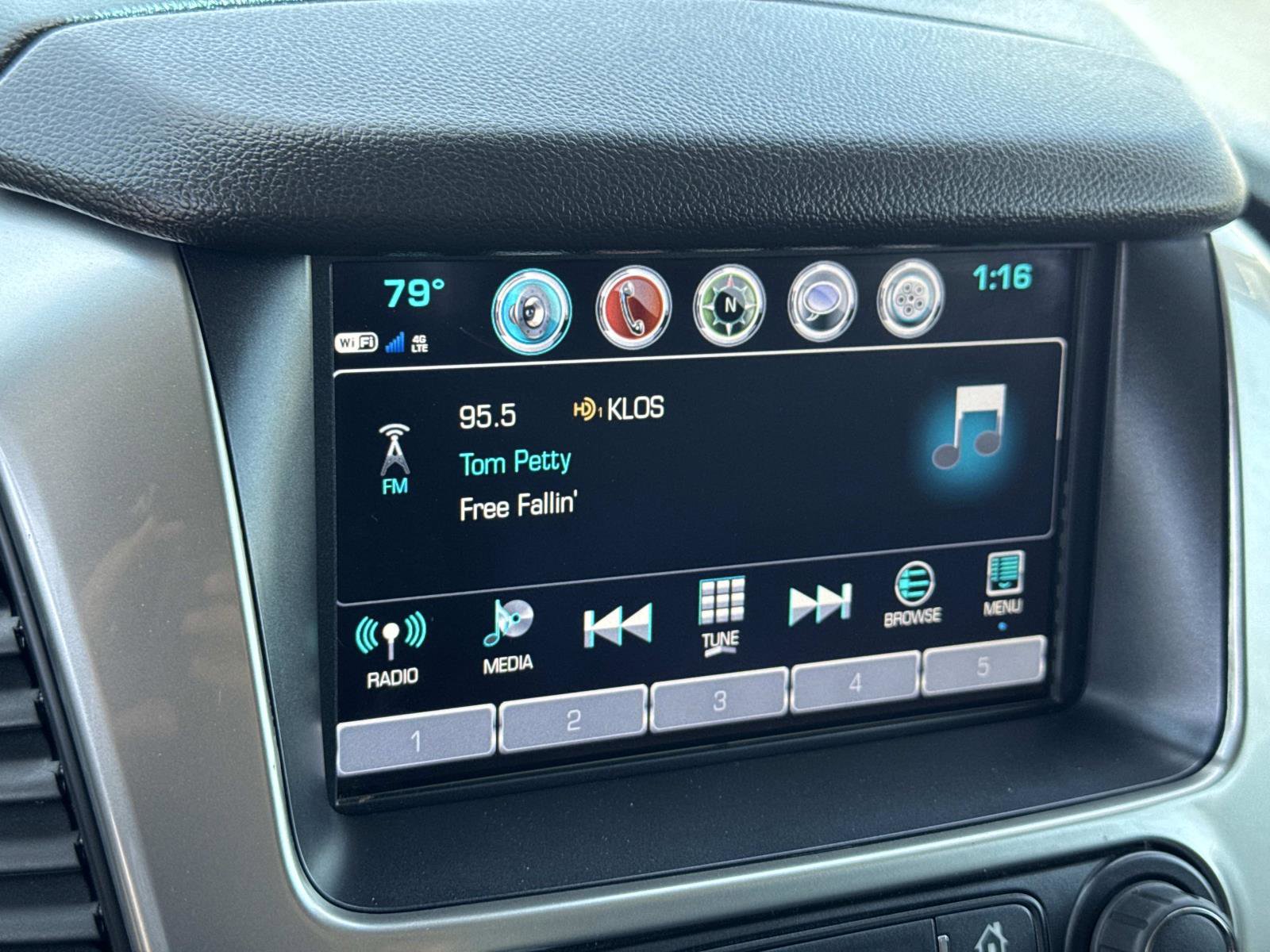 Used 2018 Chevrolet Suburban LT RWD image 14