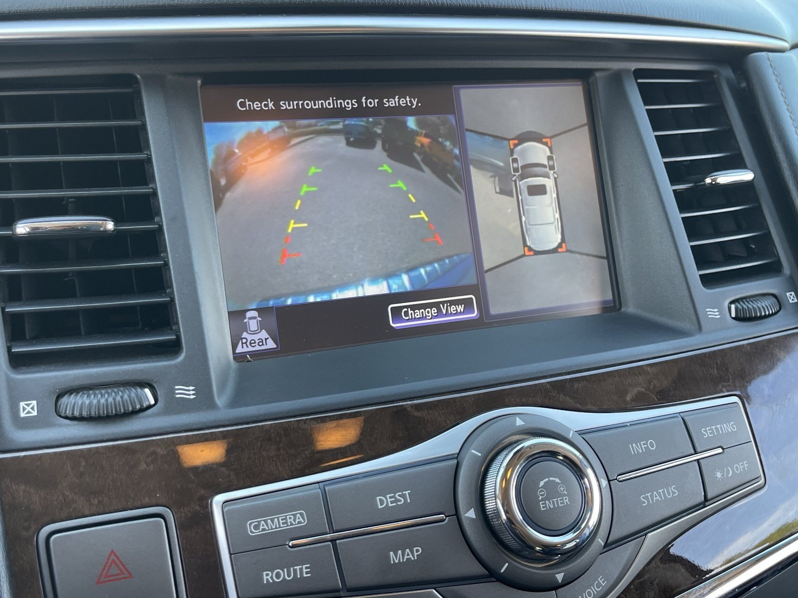 Used 2017 INFINITI QX80 4WD w/ Driver Assistance Package image 32
