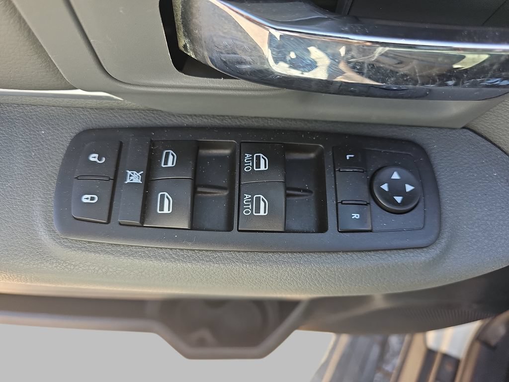 Used 2014 RAM 1500 Outdoorsman AWD/4WD image 32