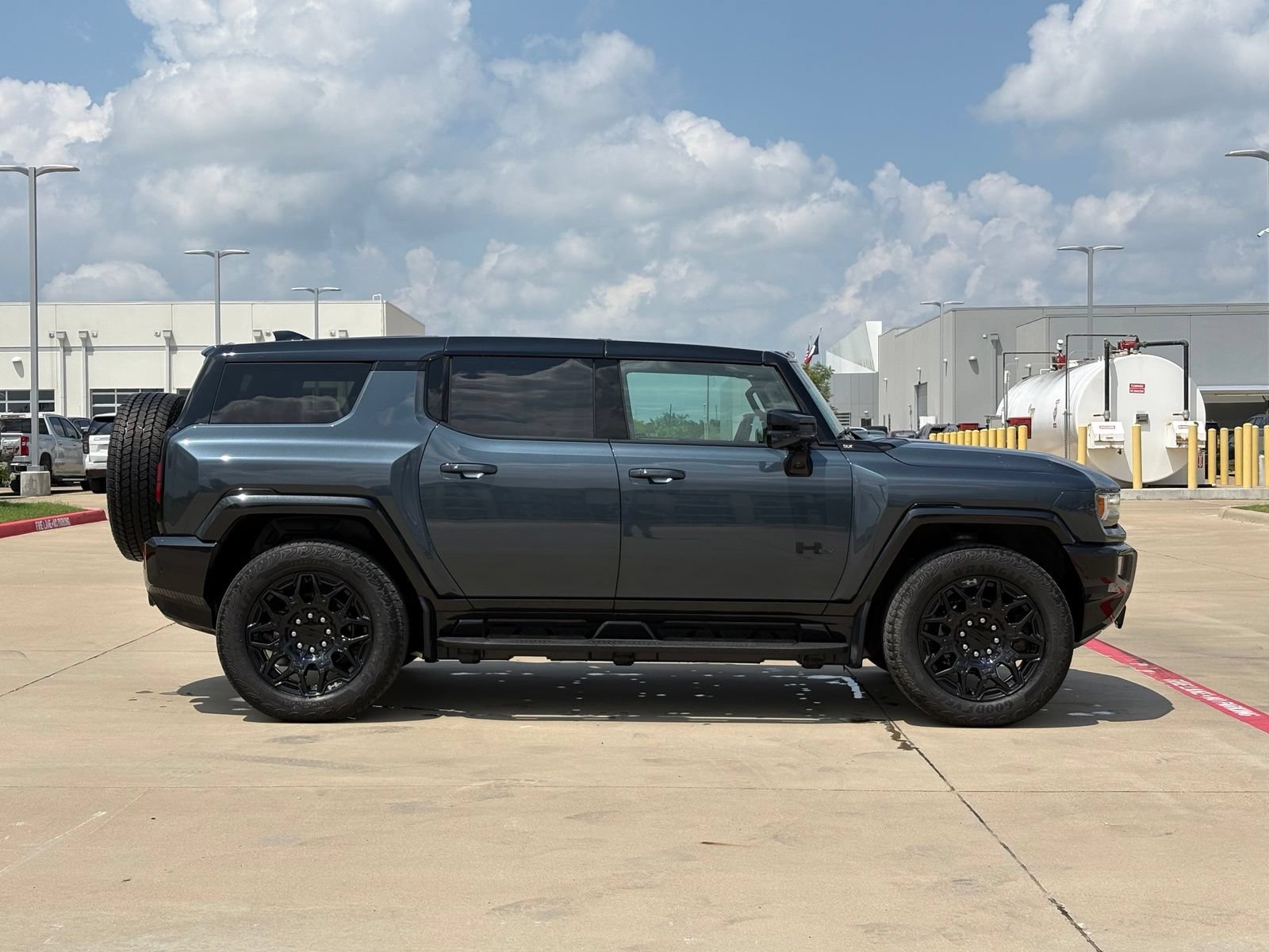 Used 2025 GMC Hummer EV 3X w/ LPO, Dark Essentials Package AWD/4WD image 8