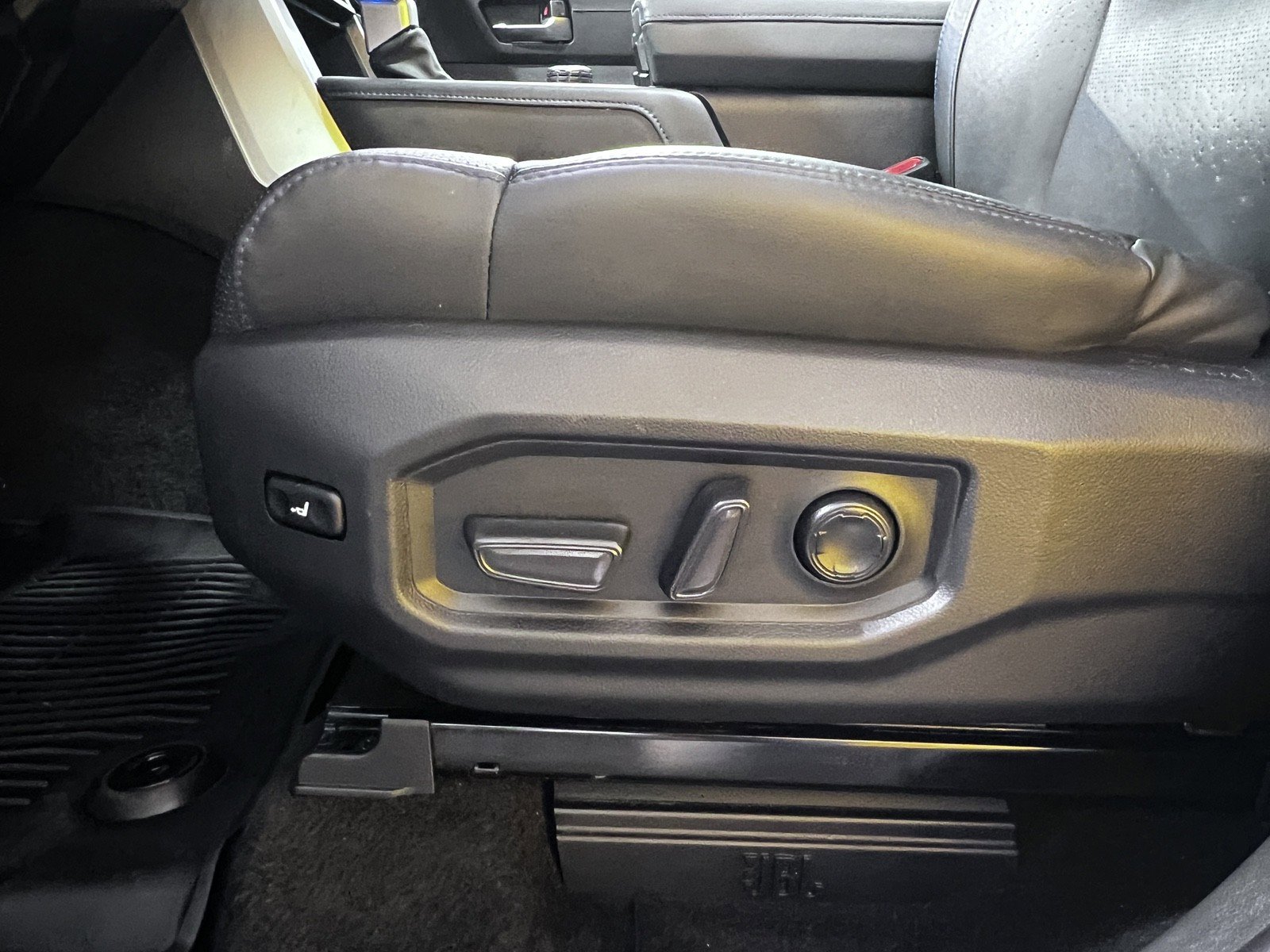 Used 2023 Toyota Tundra Platinum w/ Advanced Package AWD/4WD image 24