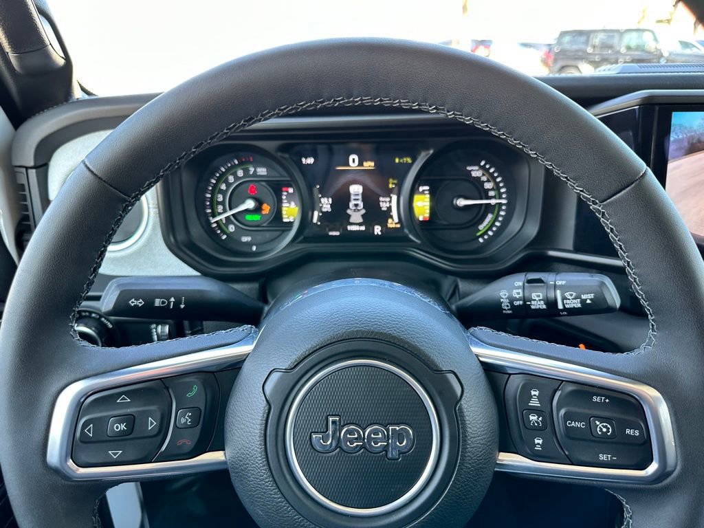 Used 2025 Jeep Wrangler Unlimited Sahara w/ Safety Group image 28