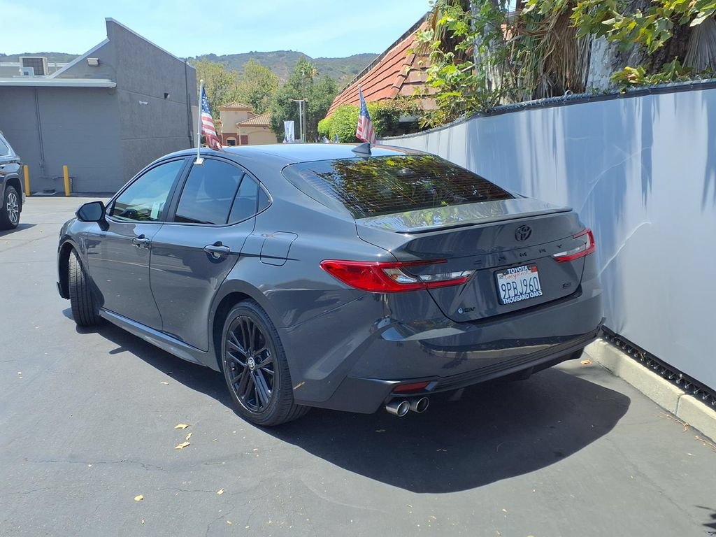Used 2025 Toyota Camry SE w/ Convenience Package FWD image 4