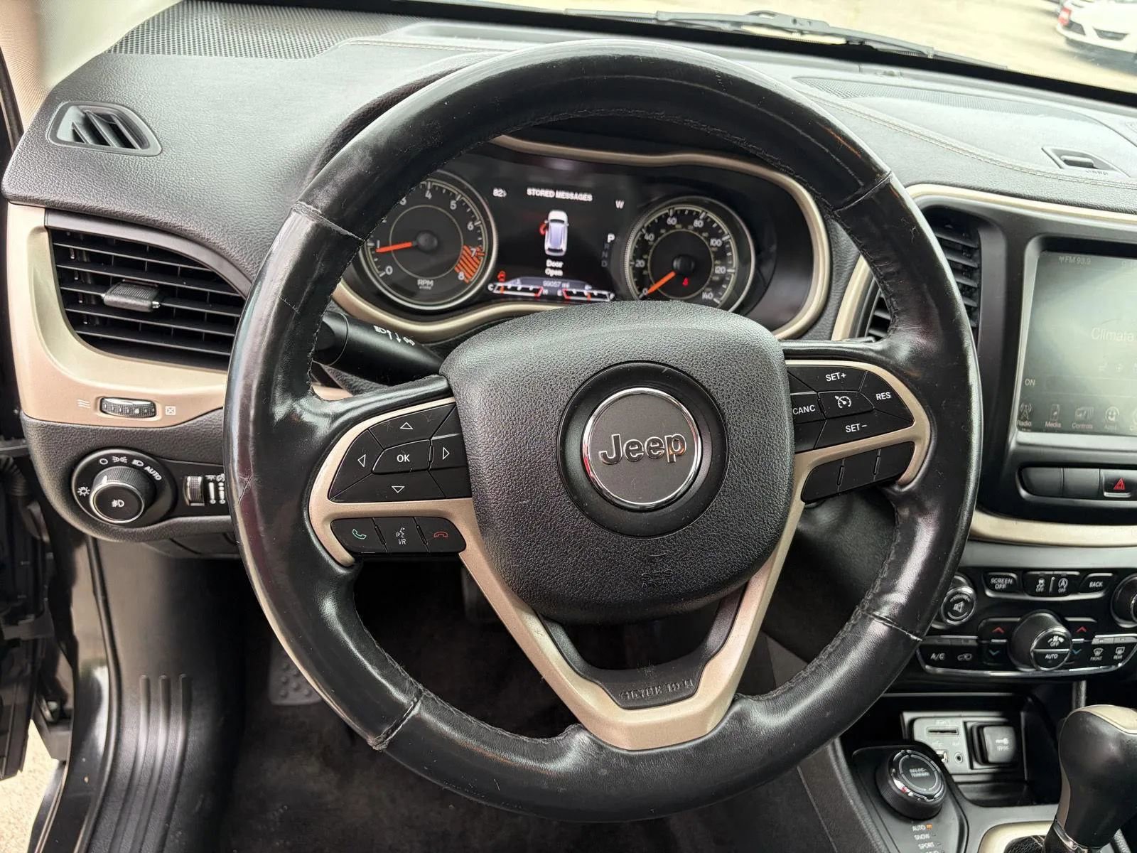 Used 2015 Jeep Cherokee Limited w/ Luxury Group AWD/4WD image 12