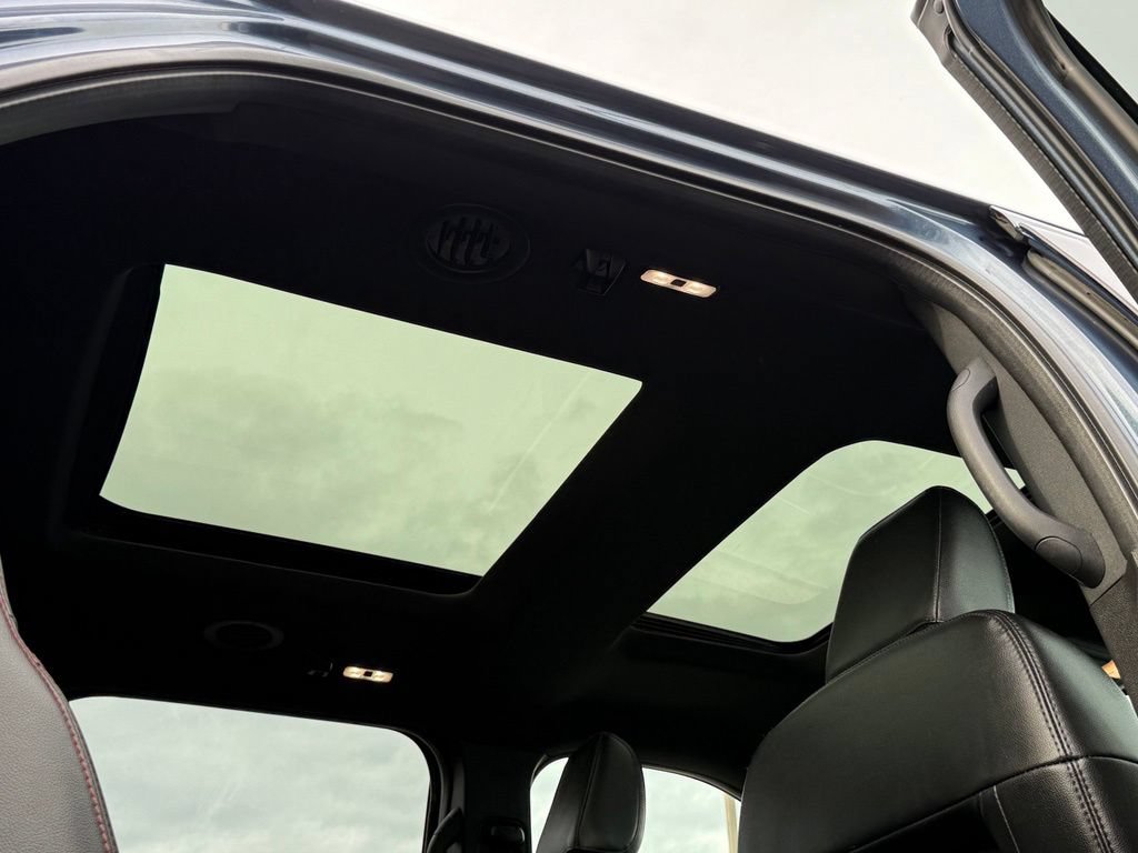 Used 2019 Ford Explorer XLT w/ Equipment Group 202A AWD/4WD image 6