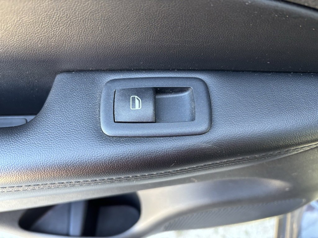 Used 2018 Jeep Grand Cherokee Altitude image 22