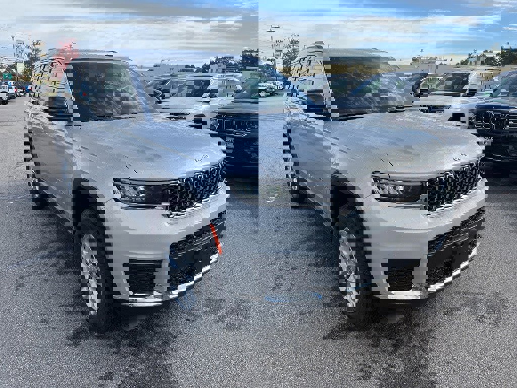 New 2025 Jeep Grand Cherokee L Laredo