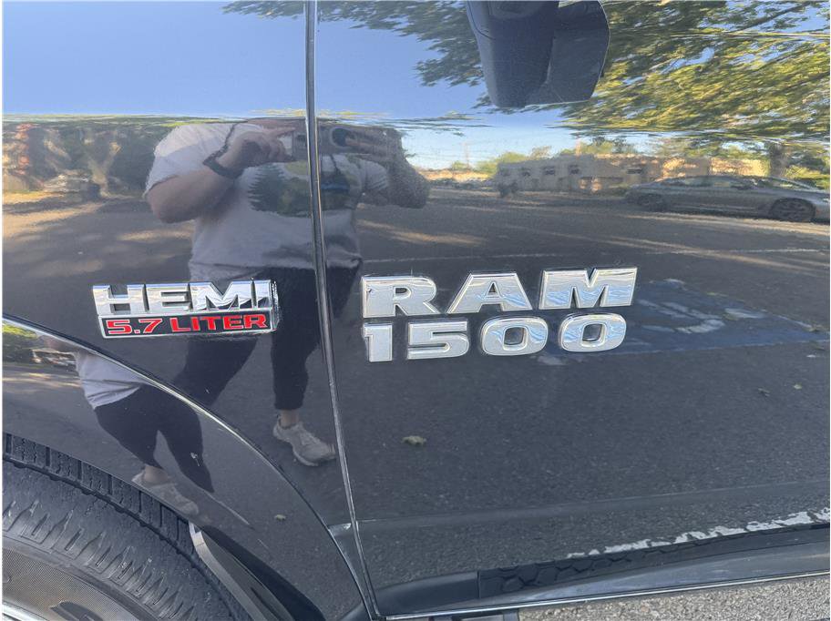 Used 2018 RAM 1500 SLT AWD/4WD image 9