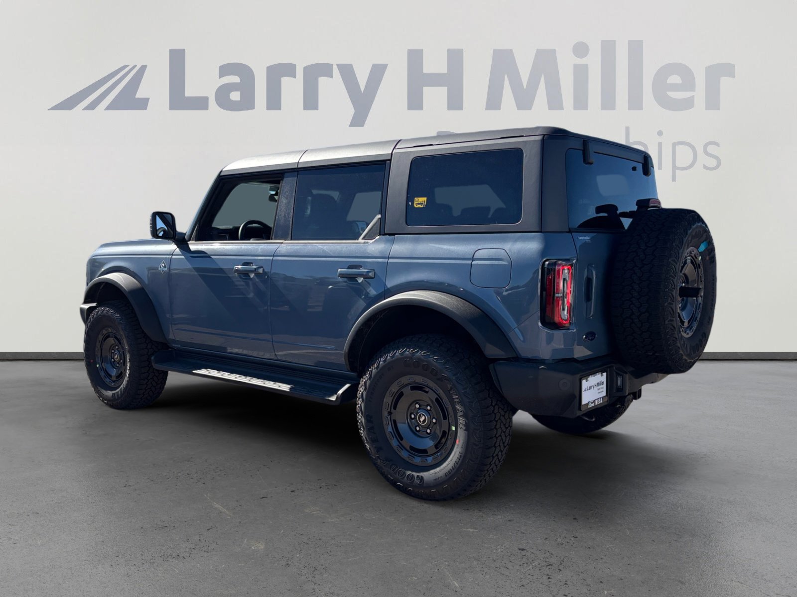 New 2025 Ford Bronco Outer Banks w/ Sasquatch Package image 3