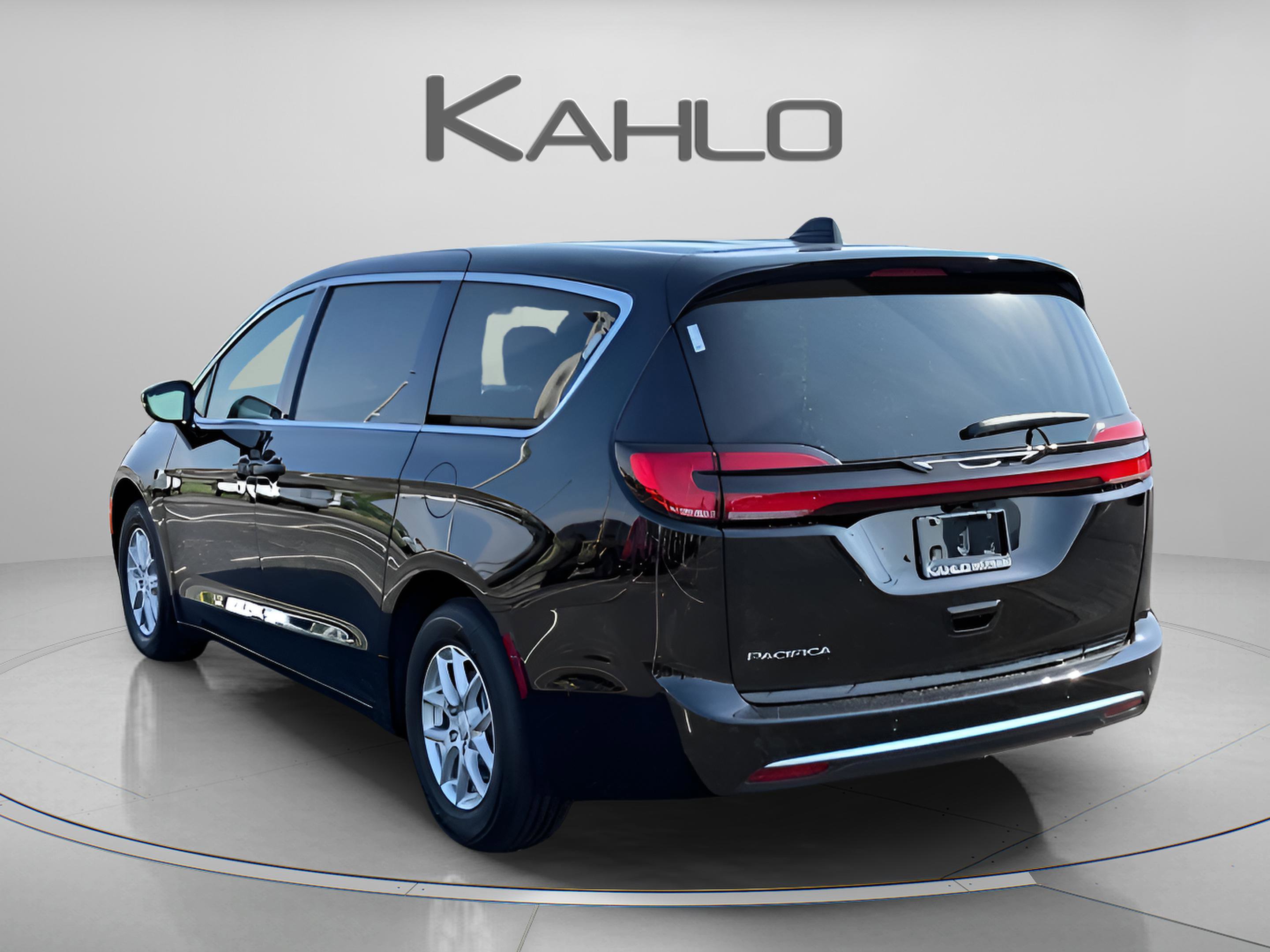 New 2027 Chrysler Pacifica Select FWD image 2