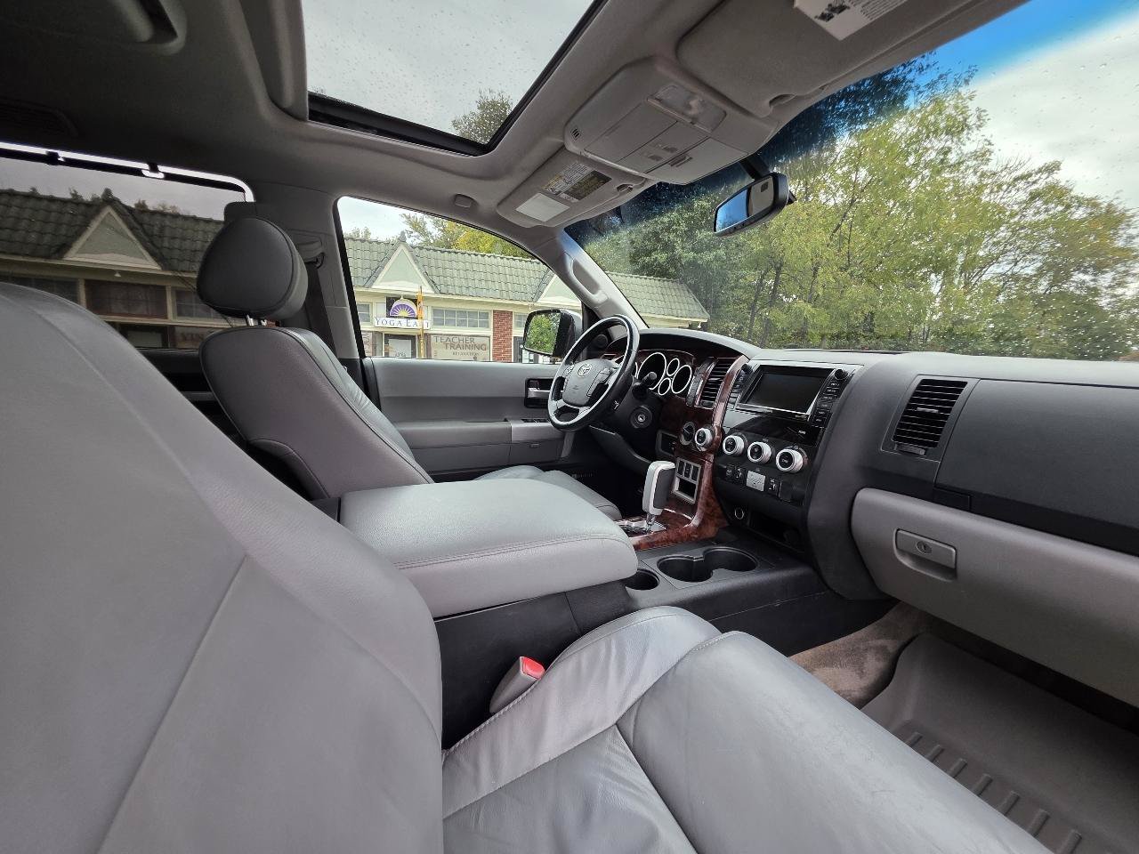 Used 2008 Toyota Sequoia Limited AWD/4WD image 48