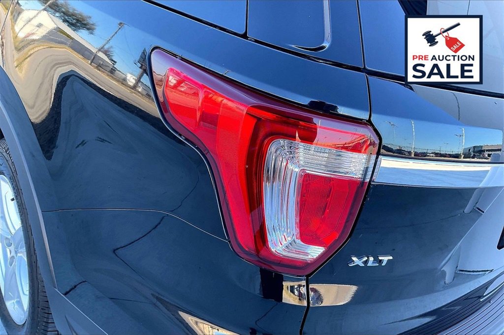 Used 2018 Ford Explorer XLT image 29