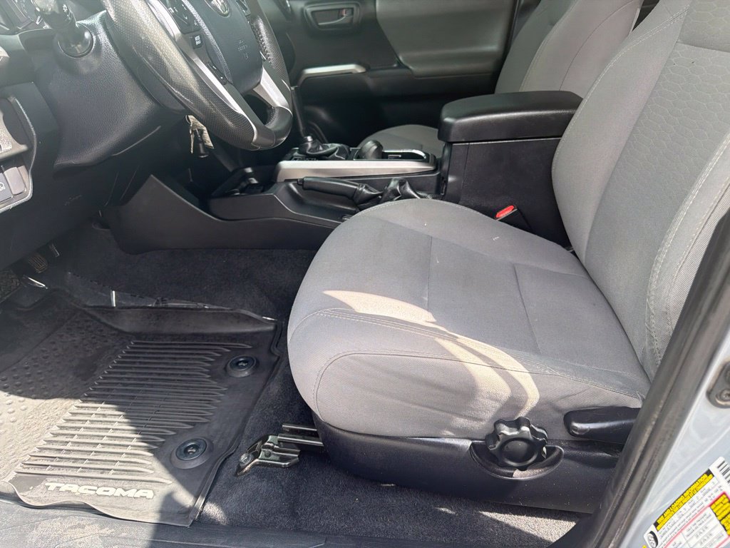 Used 2019 Toyota Tacoma SR5 AWD/4WD image 18