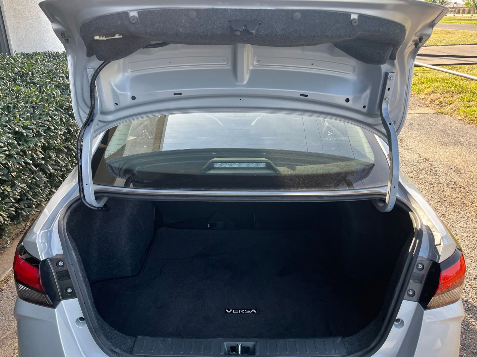 Used 2025 Nissan Versa SV image 29