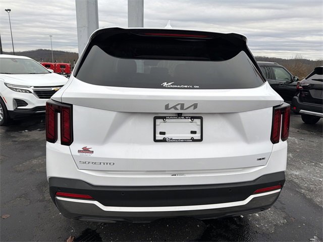 Used 2024 Kia Sorento S image 5